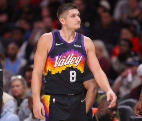 九游体育app下载官网-格雷森·阿伦：半场进攻必须始终保持节奏 不能让对手轻易换防