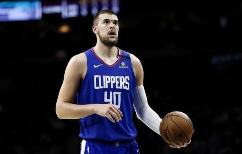 九游体育官网入口-祖巴茨缺阵暴露内线不足 快艇实力虽强仍需交易？