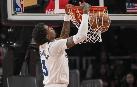 云游戏-百发百中！麦克丹尼尔斯打满首节5中5贡献14分3助攻 三分4投全中