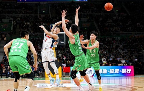 云游戏-30分大败！辽篮两点不如广东，亨特首秀没亮点，杨鸣赛后发火