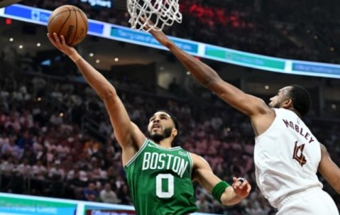 九游体育官网入口-客场拿赛点却被球迷猛喷 绿军险些为高傲付出代价